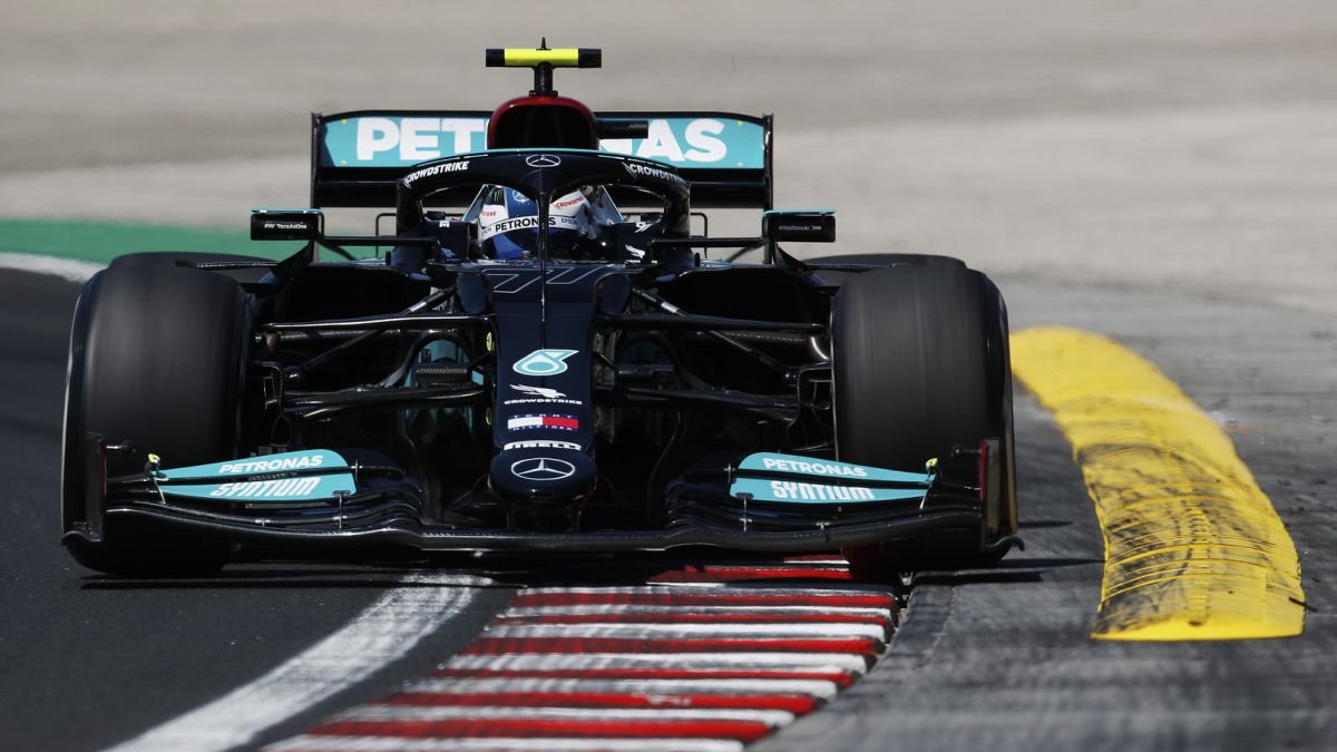 Mercedes en pista conversación Bottas y Hamilton lideraron la sesión de entrenamientos en Hungaroring.