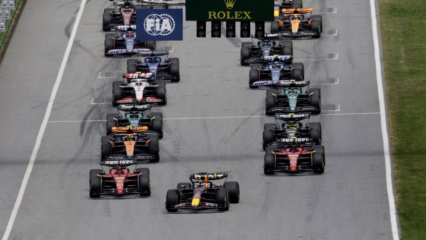 Alonso subió un puesto y Sainz bajó dos debido a las restricciones de la