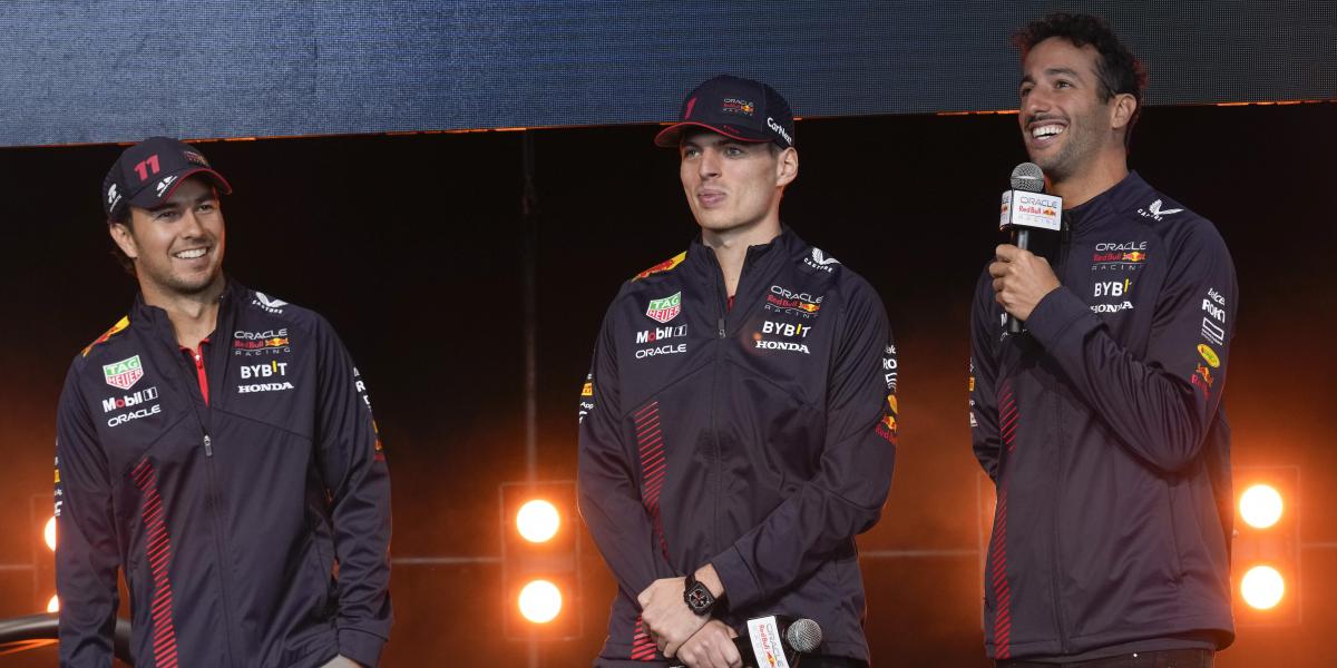 Checo Pérez avisa: Red Bull no descarta la opción de Ricciardo para 2025 El