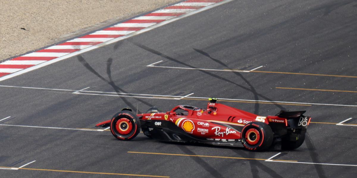 Carlos Sainz sale de un apuro gracias a la adrenalina.