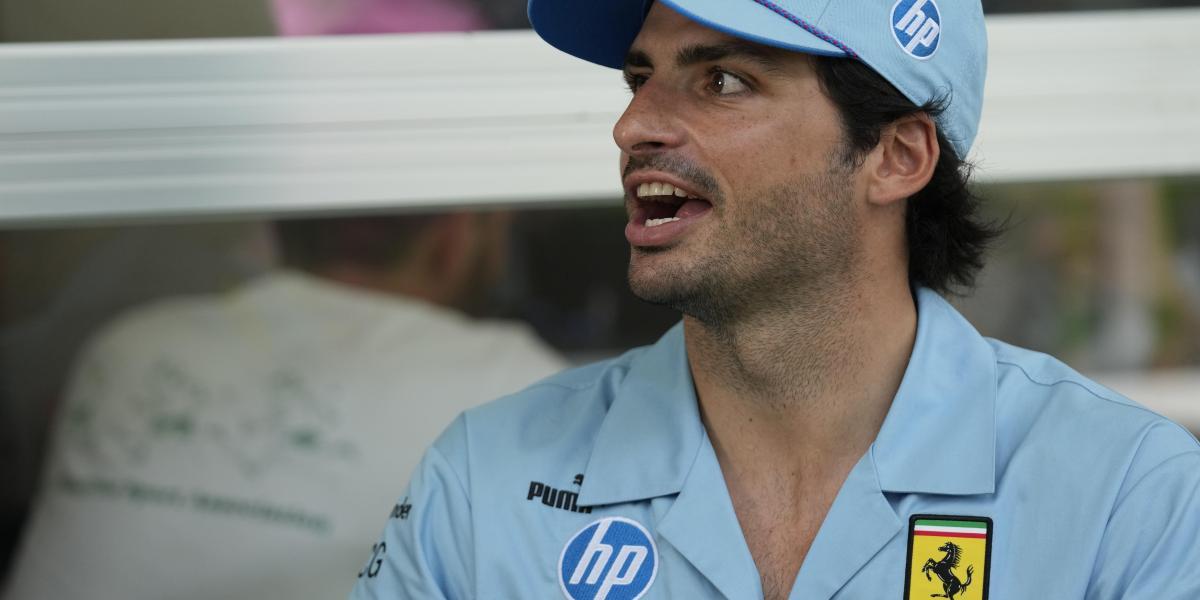 Polémica penalización para Sainz, que cae al quinto puesto en el Gran Premio de...