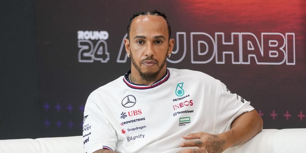 Hamilton responde a una comparación con Schumacher sobre su futuro en Ferrari.