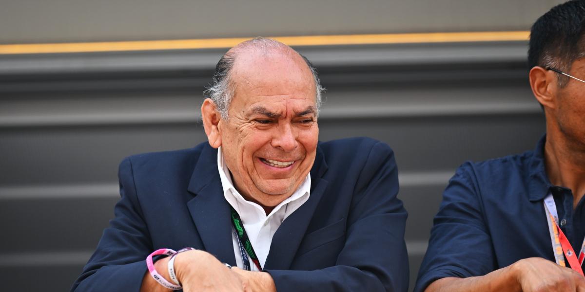 El padre de Checo Pérez se rectifica: la puerta de la F1 no está...
