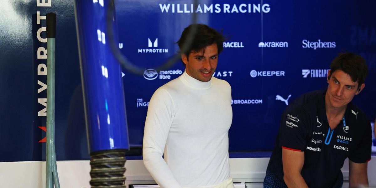 Carlos Sainz desvela el diseño de su casco para debutar con Williams.