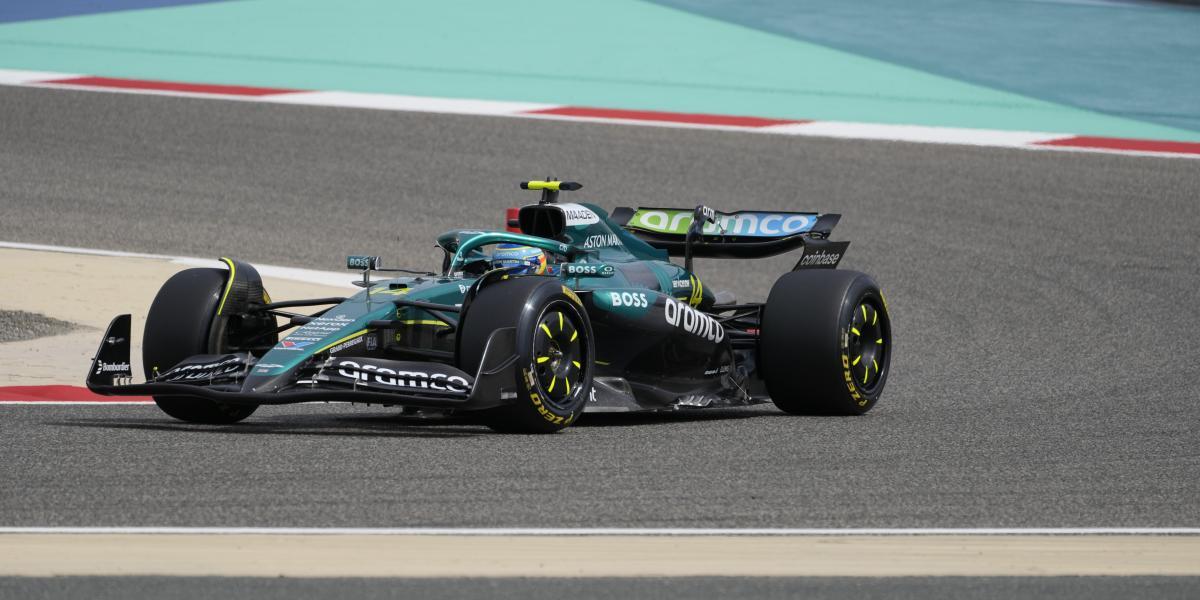 Leclerc lidera Ferrari, mientras que Alonso terminó la pretemporada muy atrás tras el cambio...