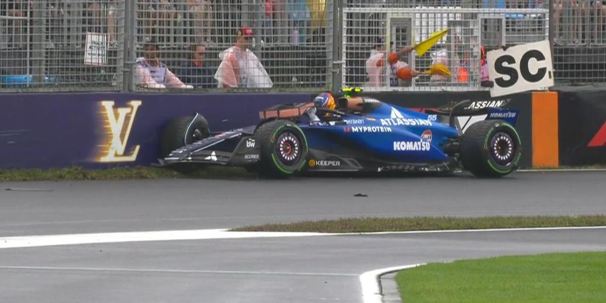 Desastre para Carlos Sainz en su debut con Williams: contra el muro en un...