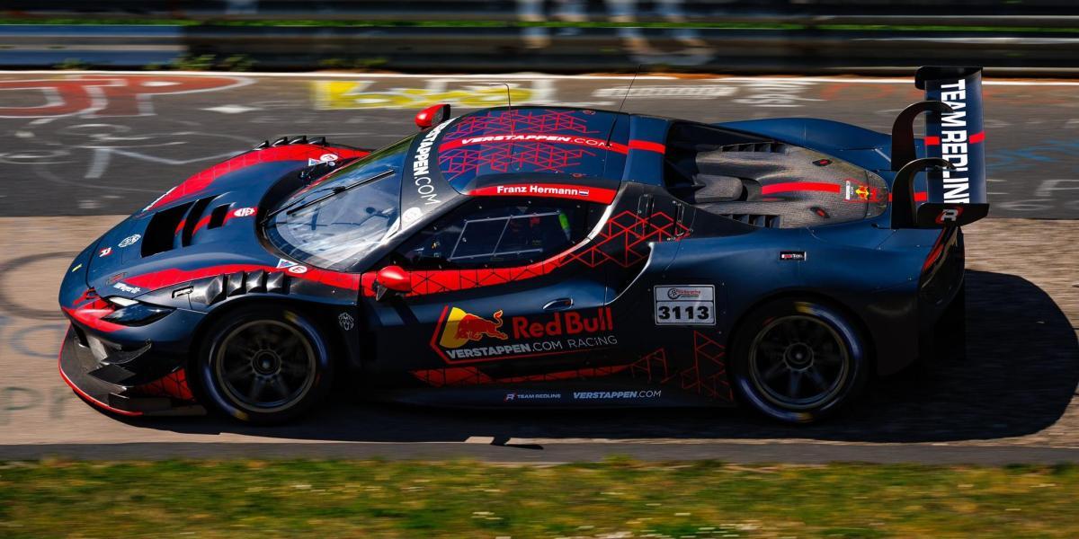 Cazado Verstappen corriendo con un nombre falso y a bordo de un Ferrari en...